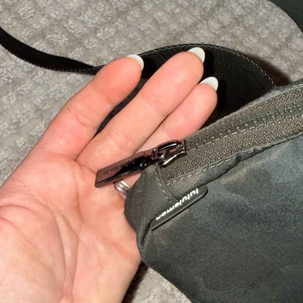 Lululemon Camo Everywhere Belt Bag 1L - Picture 3 of 9